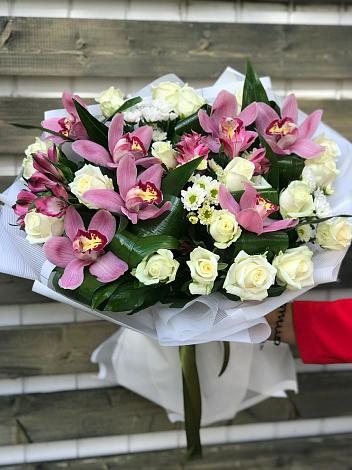 Букет цветов из: Розы и Хризантемы в Мильково