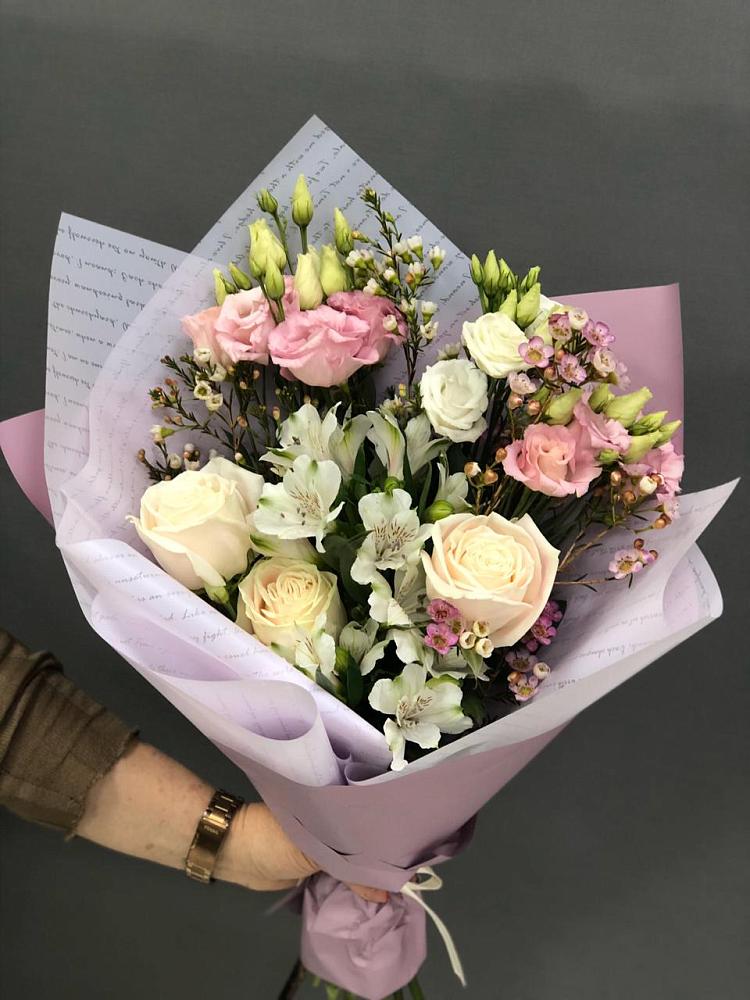 Букет цветов из: Альстромерии, Розы и Лизиантусы в Мильково