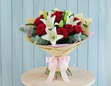 Букет цветов из:  Лилии и Розы в Мильково