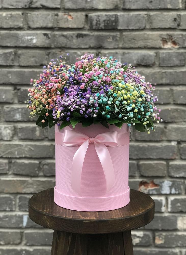 Цветочная композиция из Гипсофила и Розы в шляпной коробке в Мильково