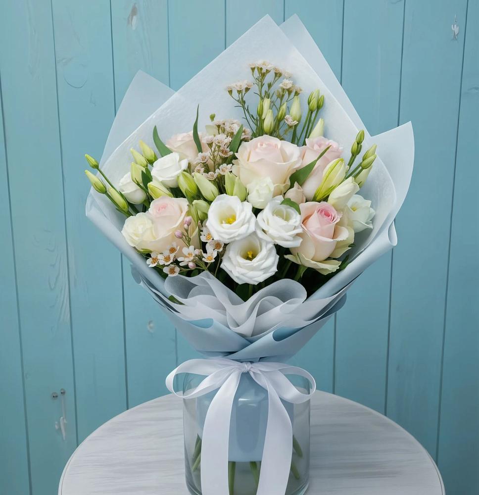 Букет цветов из: Розы и Лизиантусы в Мильково