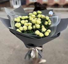 Букет Белые кустовые розы Солинеро в Мильково