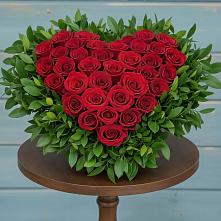 Цветочная композиция из Розы в виде сердца в Мильково