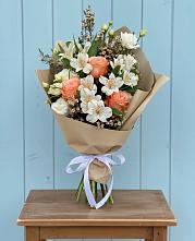 Букет цветов из:  Альстромерии, Лизиантусы, Розы и Хризантемы в Мильково