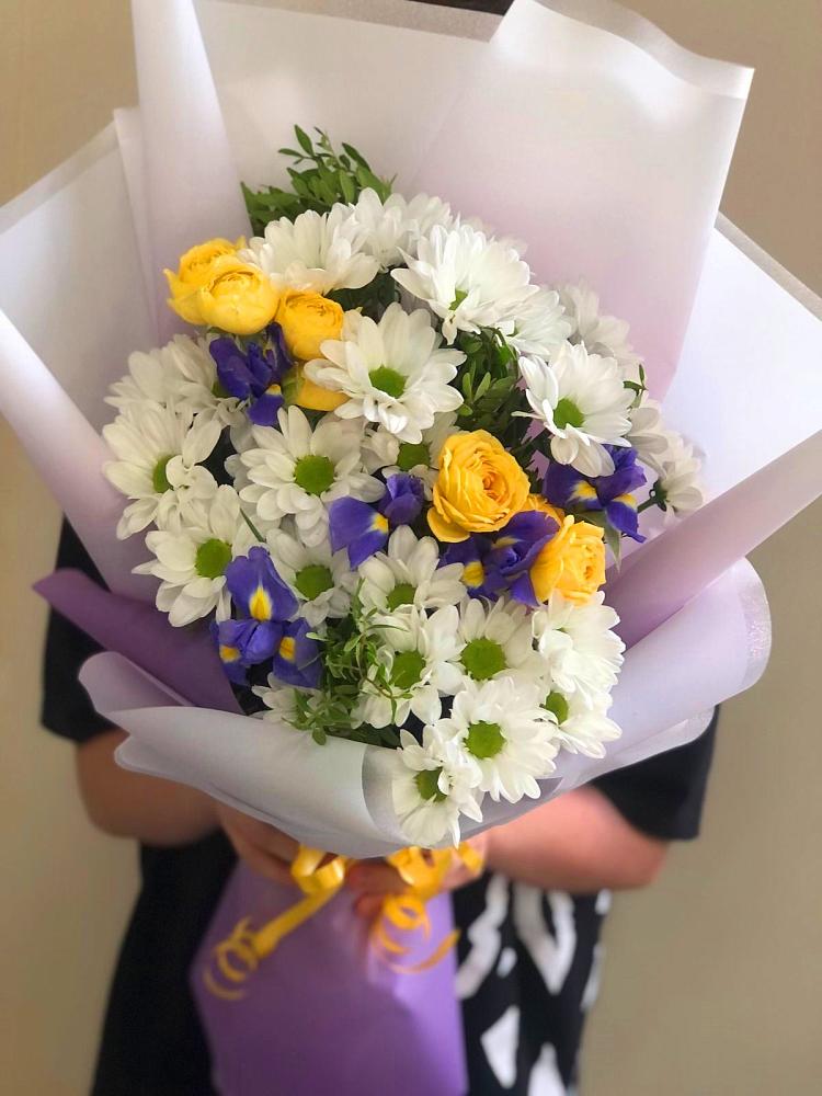 Букет цветов из: Ирисы, Хризантемы и Розы в Мильково