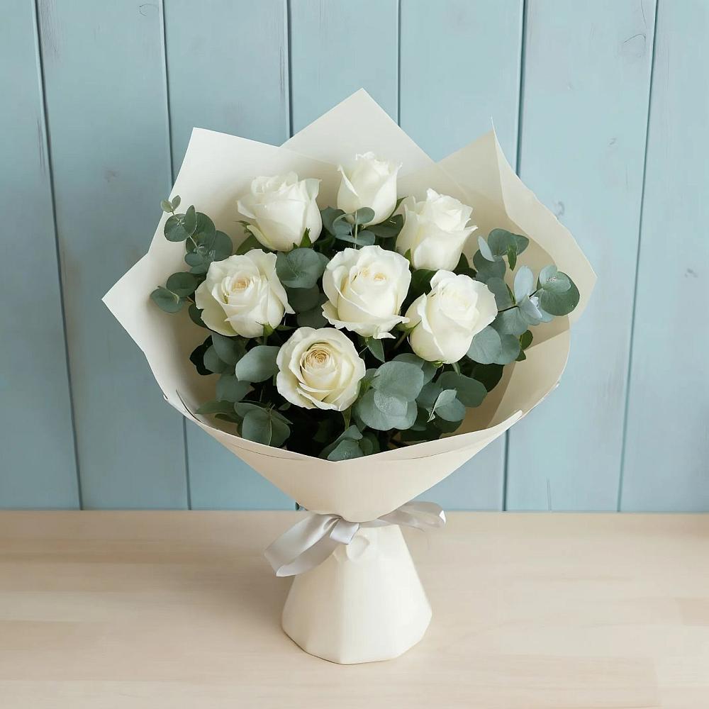 Букет Белые розы в Эвкалипте в Мильково