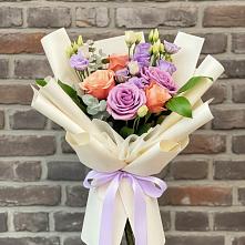 Букет цветов из:  Лизиантусы и Розы в Мильково