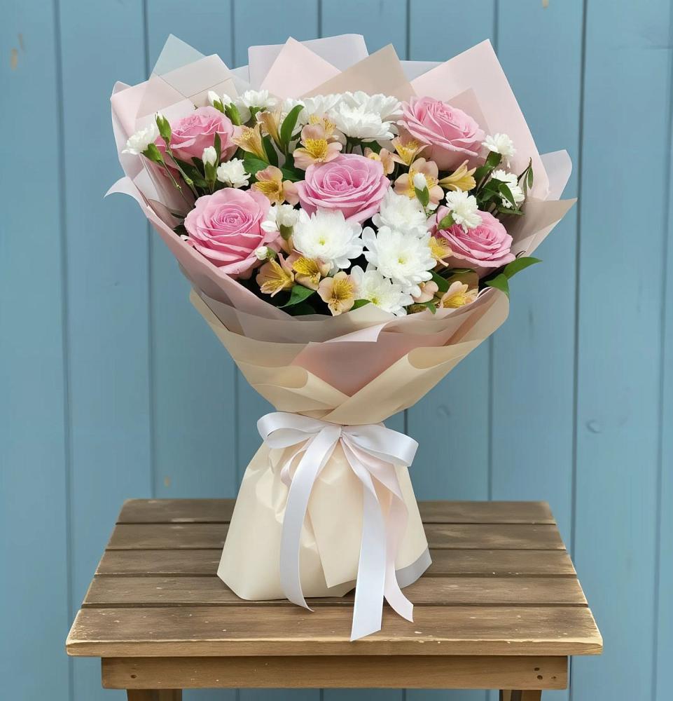 Букет цветов из: Гвоздики, Орхидеи и Розы в Мильково