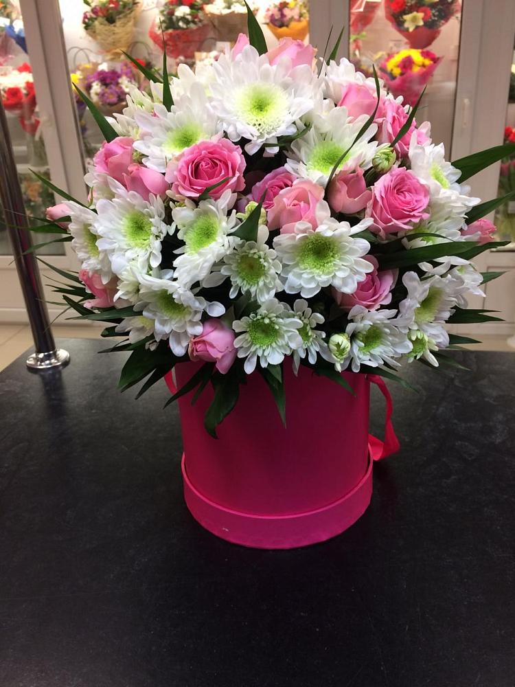 Цветочная композиция из Розы и Хризантемы в шляпной коробке в Мильково