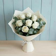 Букет Белые розы в Эвкалипте в Мильково