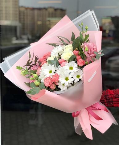 Букет цветов из: Розы, Лизиантусы и Хризантемы в Мильково